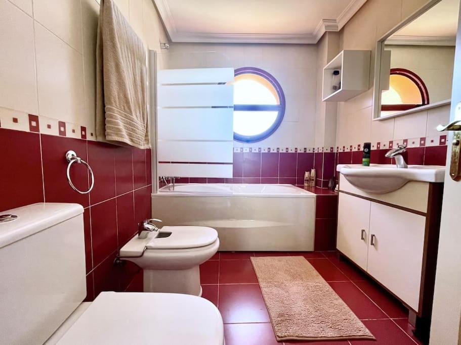 Family In Private Urbanisation With Large Community Pool Benalmádena