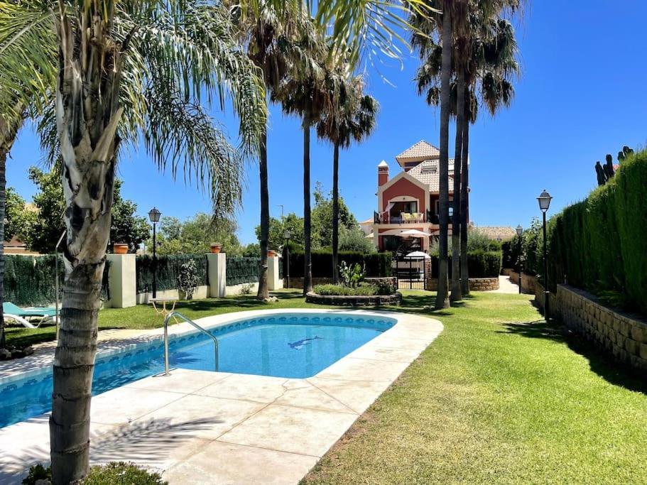 Family In Private Urbanisation With Large Community Pool Villa Benalmádena